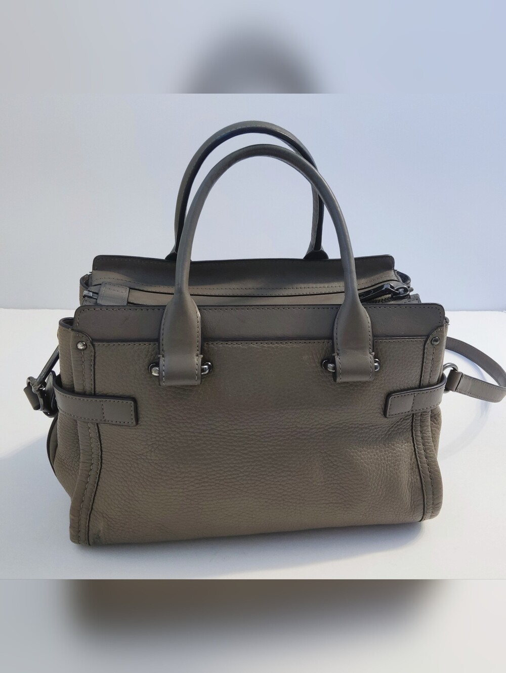 Coach Swagger Pebbled Leather Satchel - Taupe. Pre-owned. 10×7×5. - Picture 2 of 9